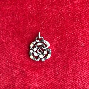 Sterling Silver Rose Shaped Pendant.NWOT z